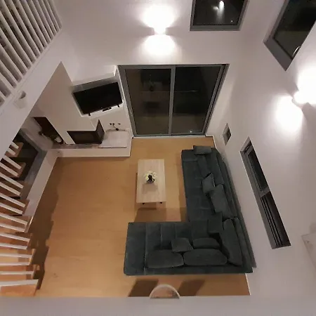 Loft House Zante 度假居 *